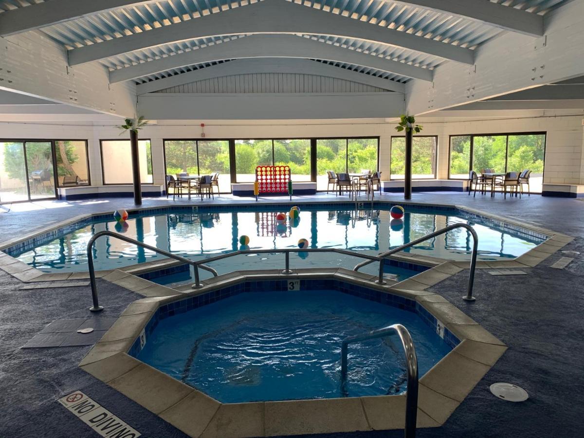 Radisson Hotel Detroit-Фармингтън Хилс Екстериор снимка