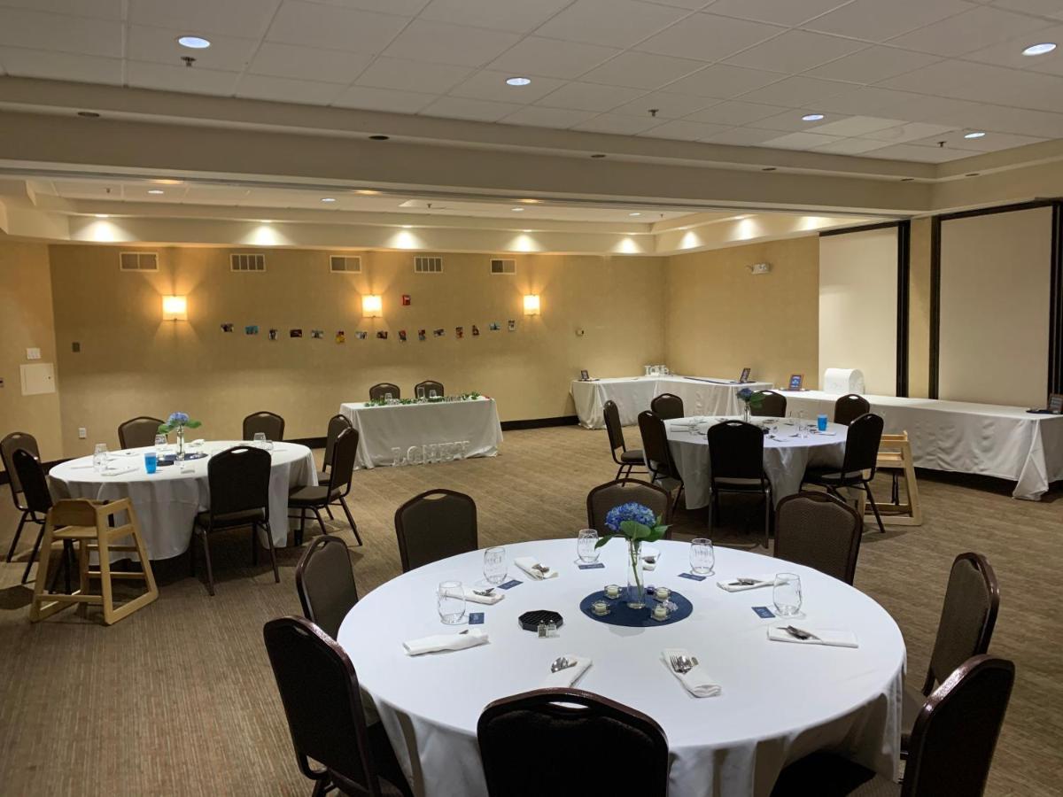 Radisson Hotel Detroit-Фармингтън Хилс Екстериор снимка