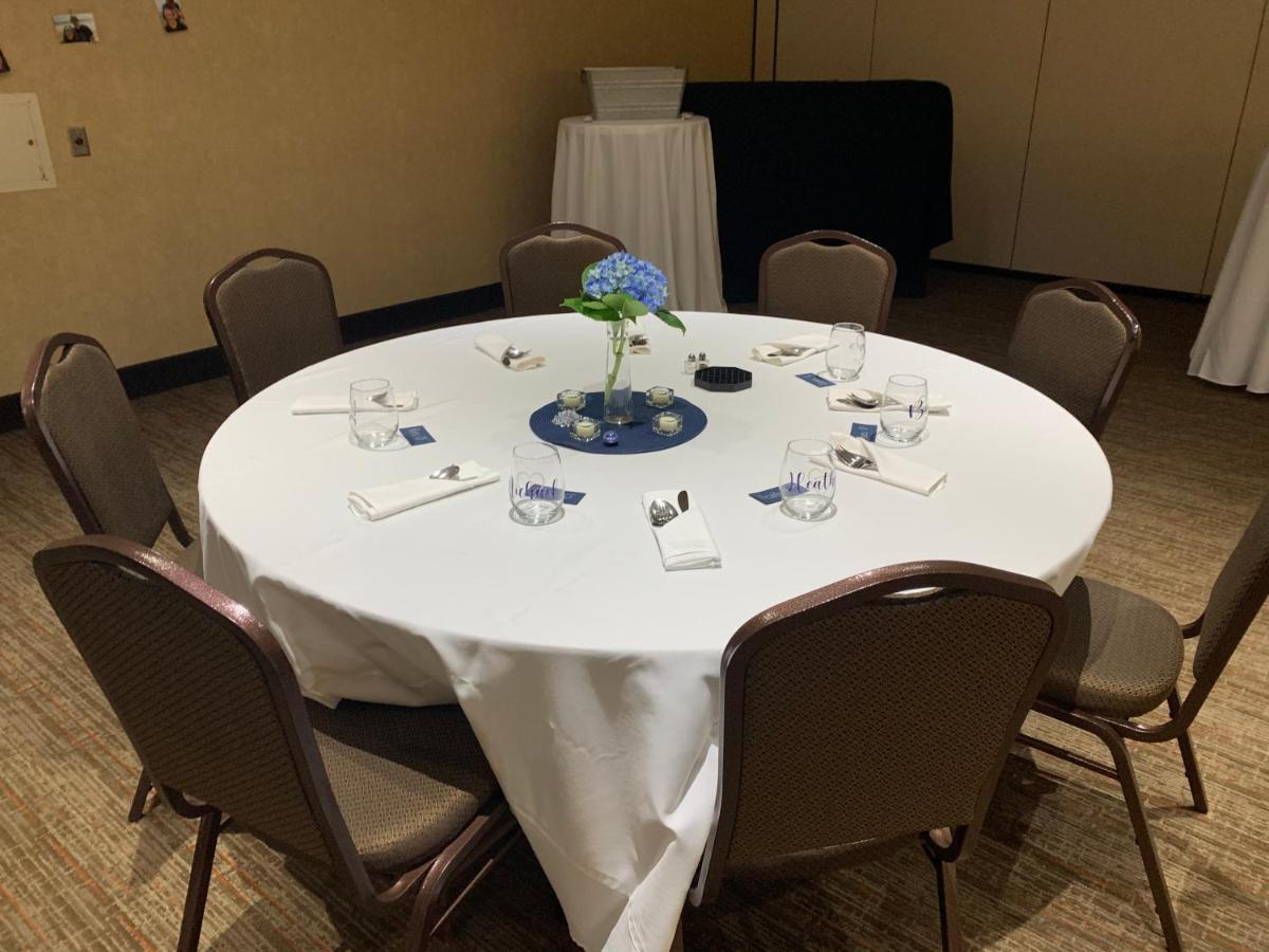 Radisson Hotel Detroit-Фармингтън Хилс Екстериор снимка