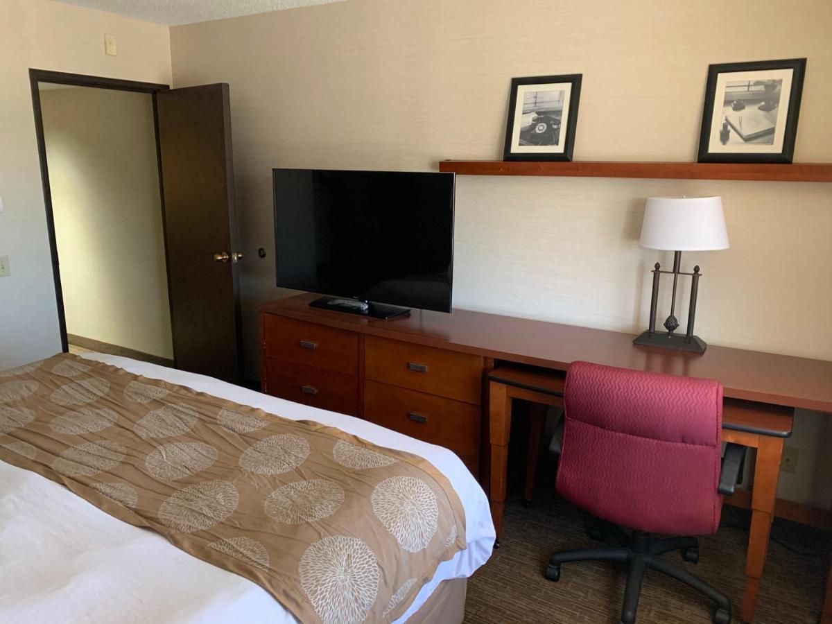Radisson Hotel Detroit-Фармингтън Хилс Екстериор снимка