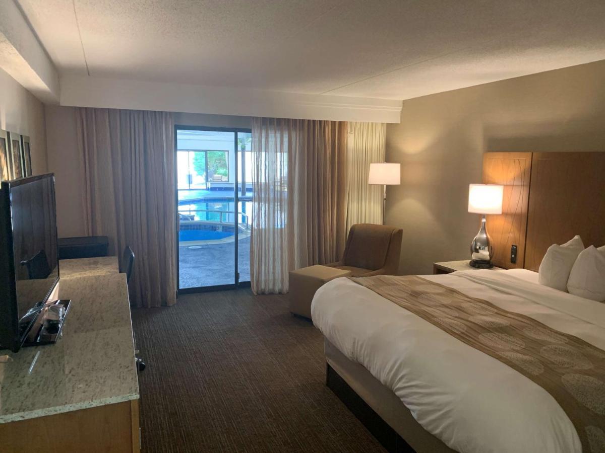 Radisson Hotel Detroit-Фармингтън Хилс Екстериор снимка