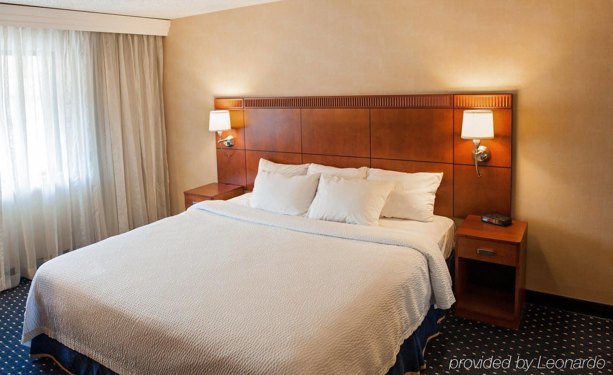Radisson Hotel Detroit-Фармингтън Хилс Екстериор снимка