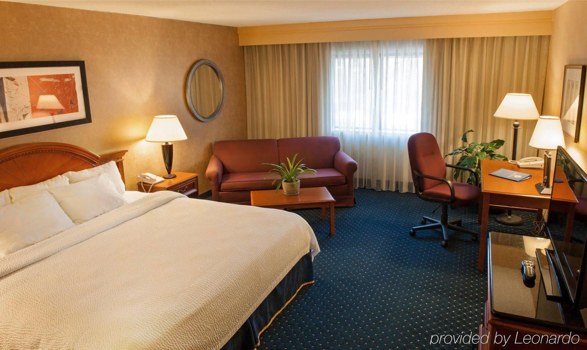Radisson Hotel Detroit-Фармингтън Хилс Екстериор снимка
