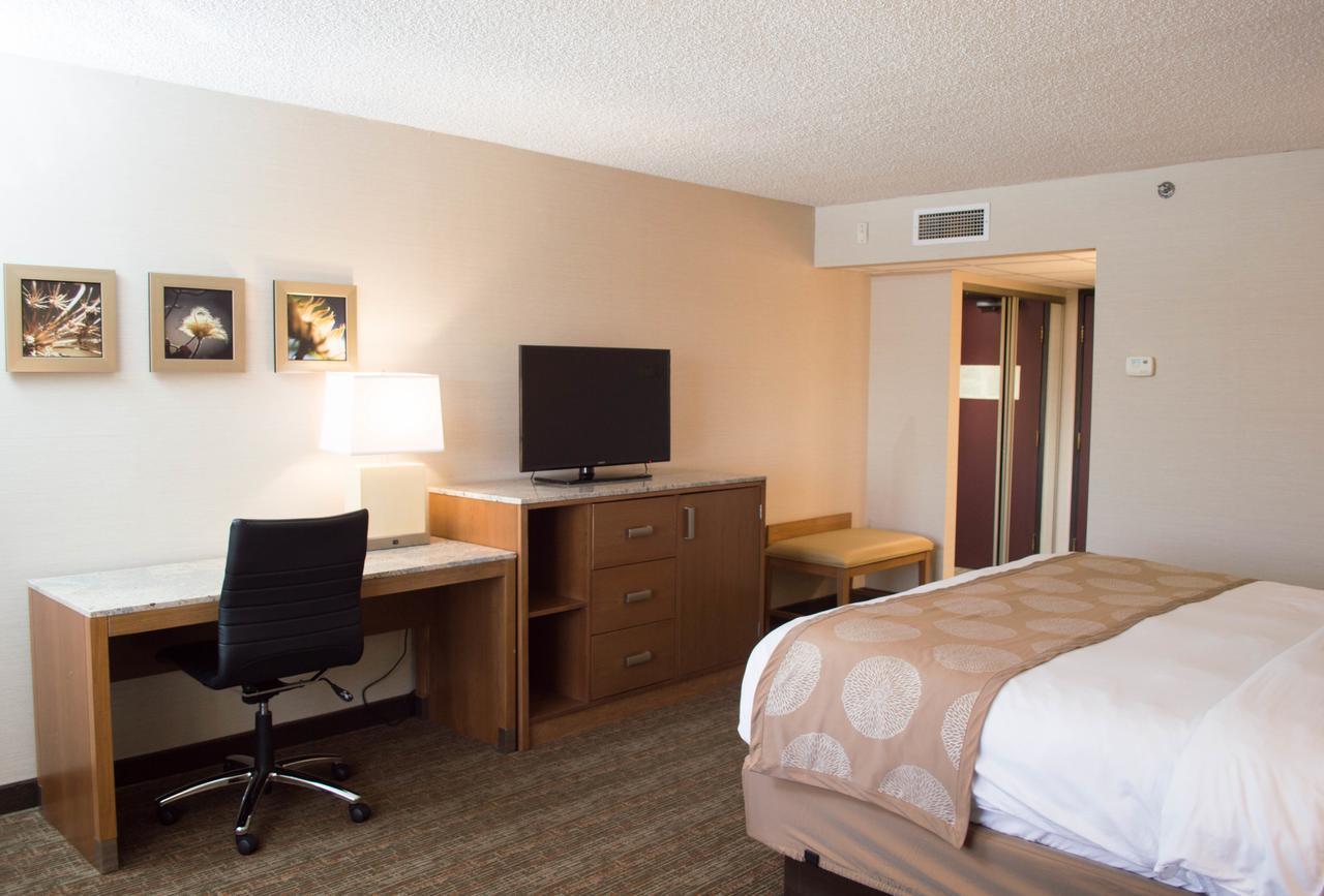 Radisson Hotel Detroit-Фармингтън Хилс Екстериор снимка