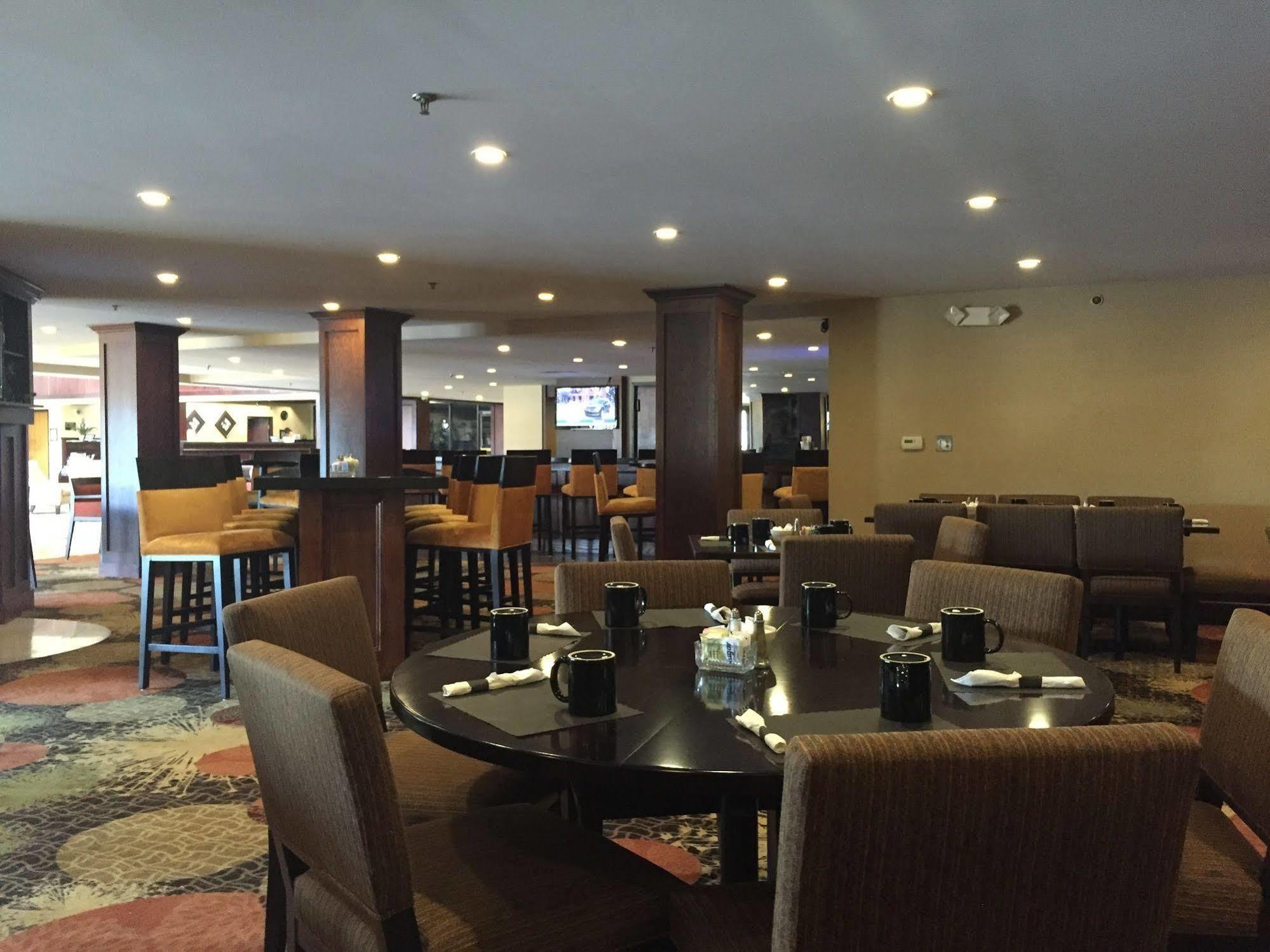 Radisson Hotel Detroit-Фармингтън Хилс Екстериор снимка