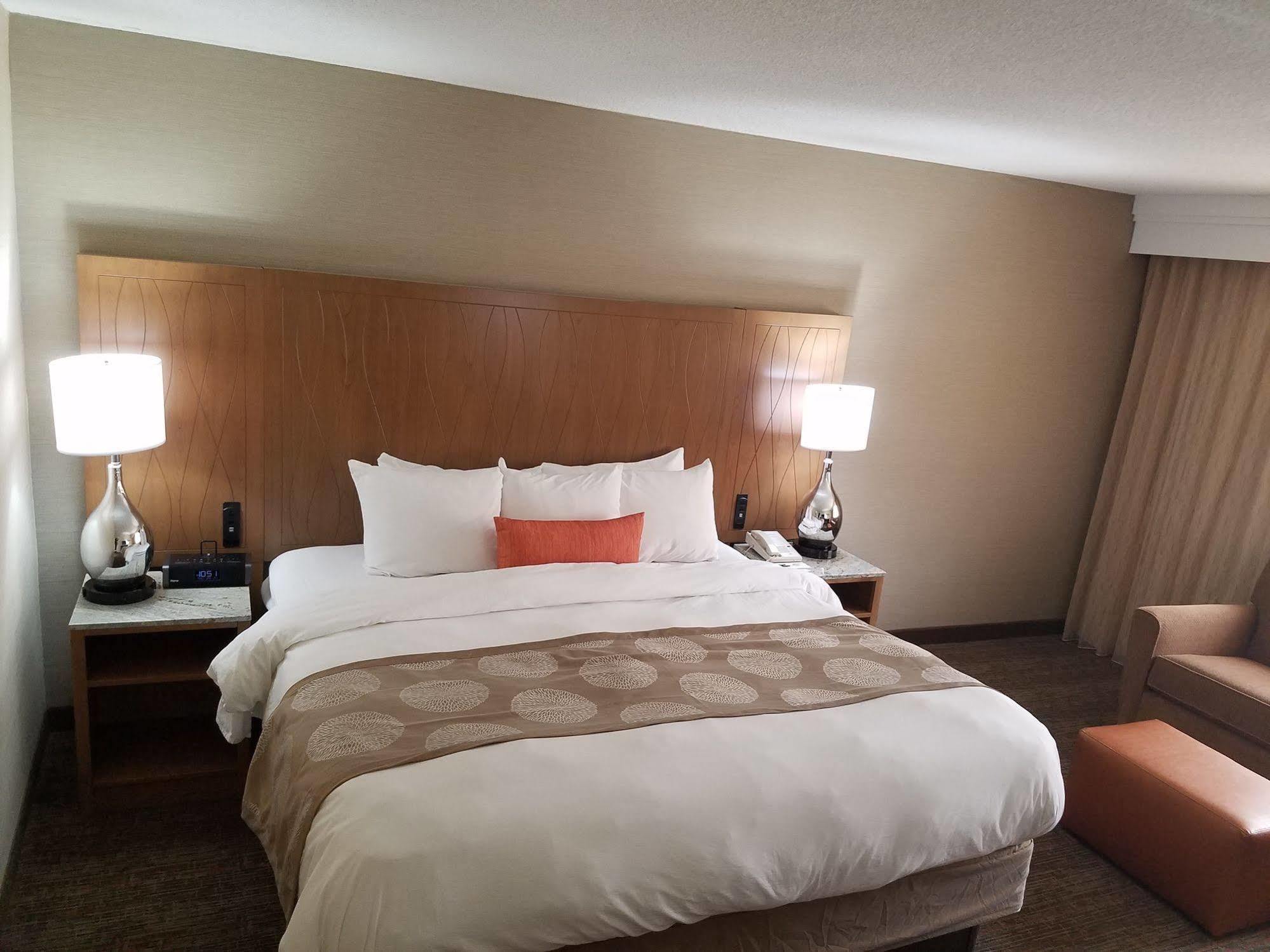 Radisson Hotel Detroit-Фармингтън Хилс Екстериор снимка