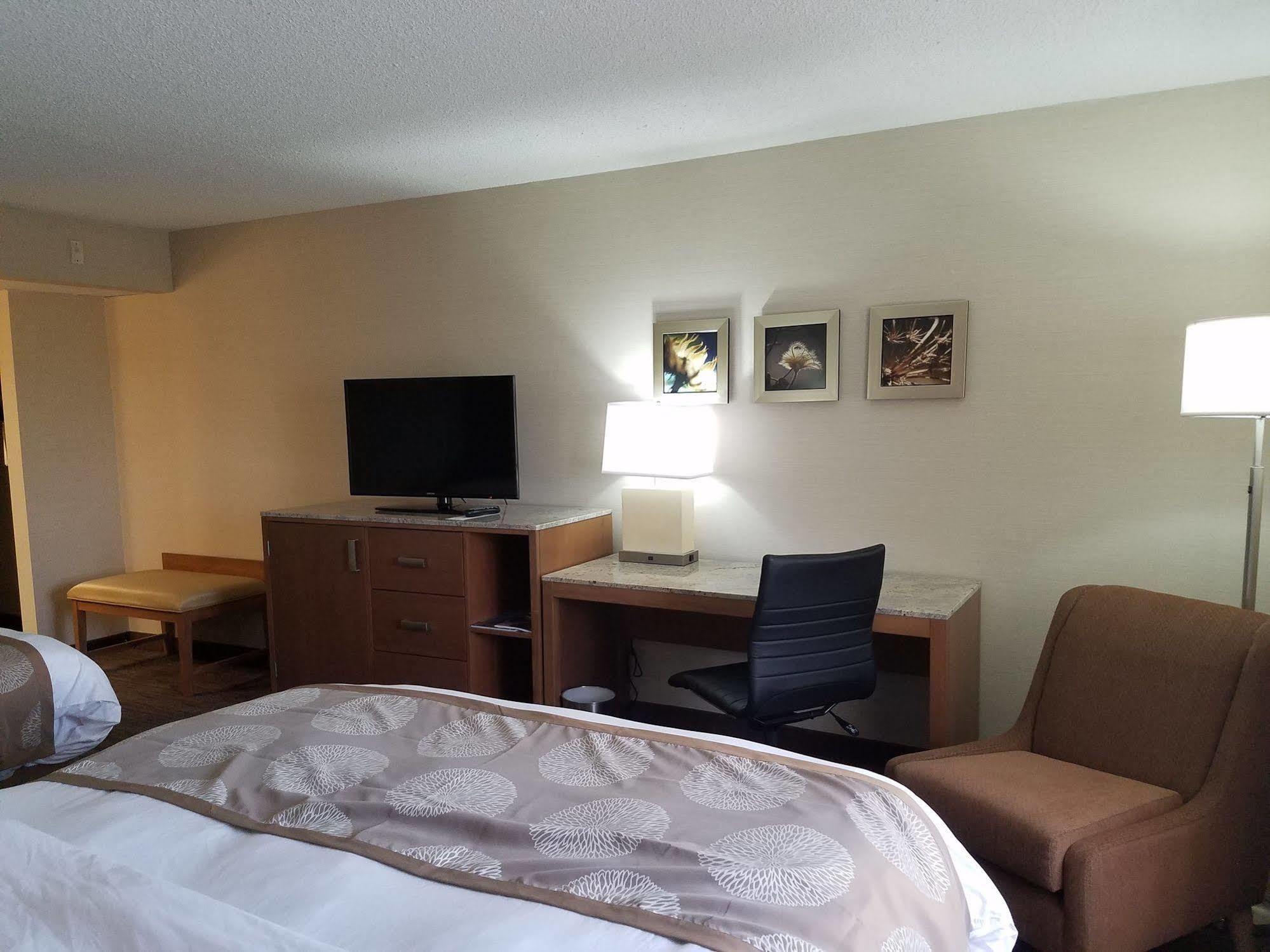 Radisson Hotel Detroit-Фармингтън Хилс Екстериор снимка