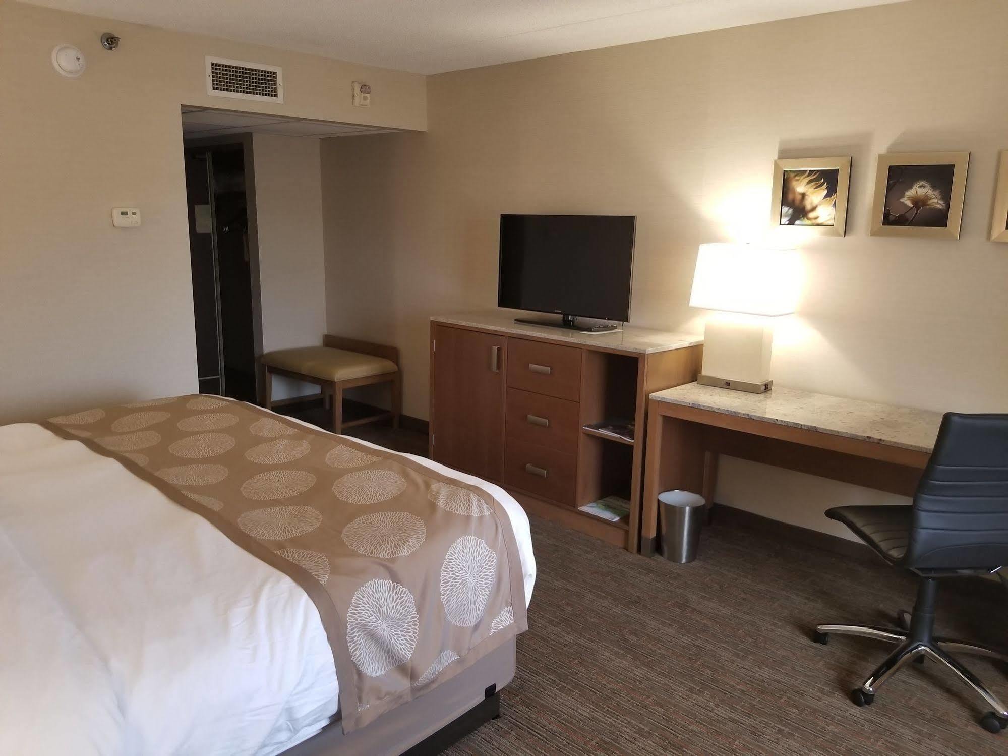 Radisson Hotel Detroit-Фармингтън Хилс Екстериор снимка