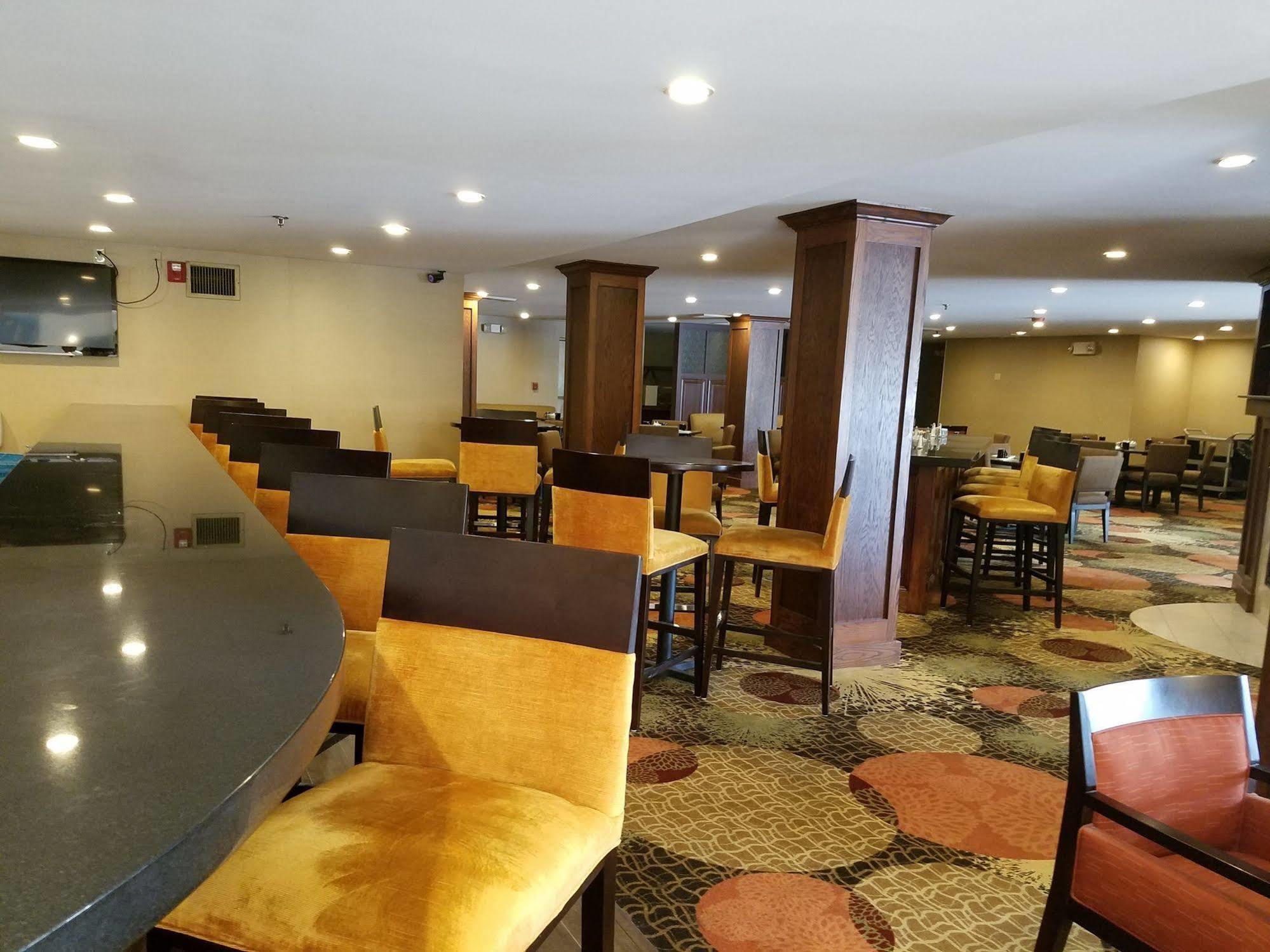 Radisson Hotel Detroit-Фармингтън Хилс Екстериор снимка