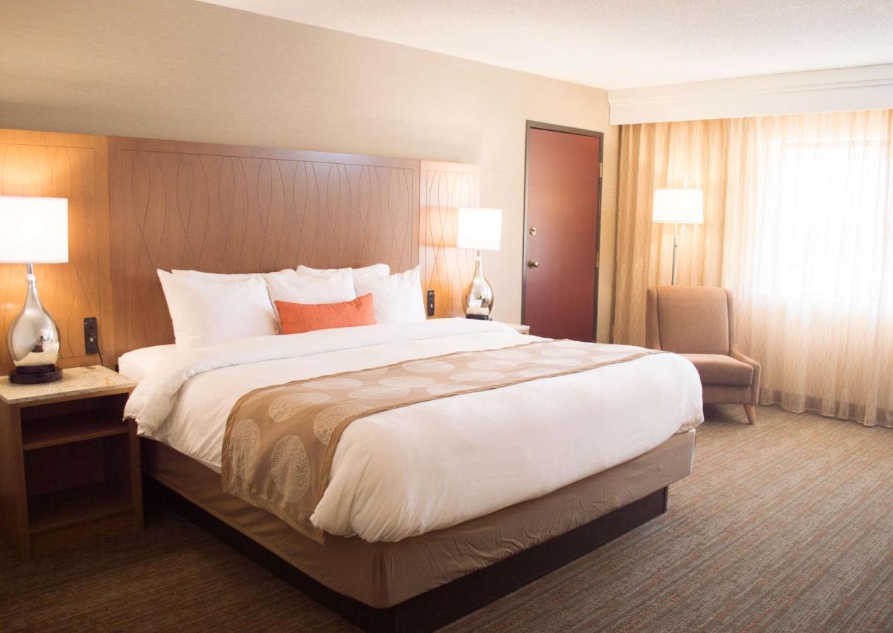 Radisson Hotel Detroit-Фармингтън Хилс Екстериор снимка