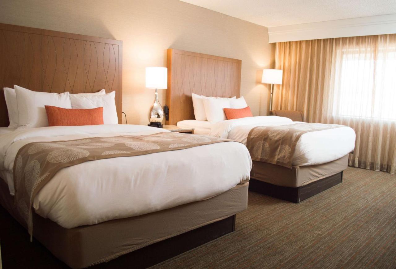 Radisson Hotel Detroit-Фармингтън Хилс Екстериор снимка